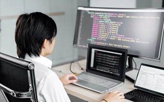 丽江 ,php声明和调用变量的符号是什么？